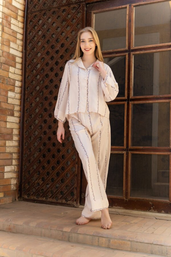 177178-1 Women pyjama (soft pants and a long-sleeve shirt)