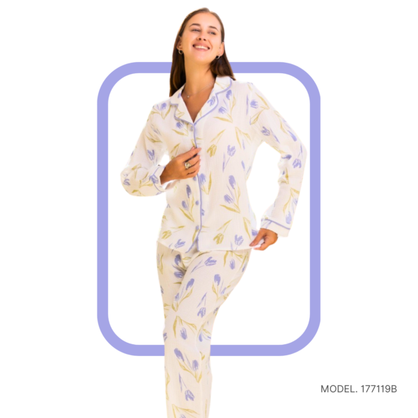 177119 Women pyjama (soft pants and a long-sleeve shirt)